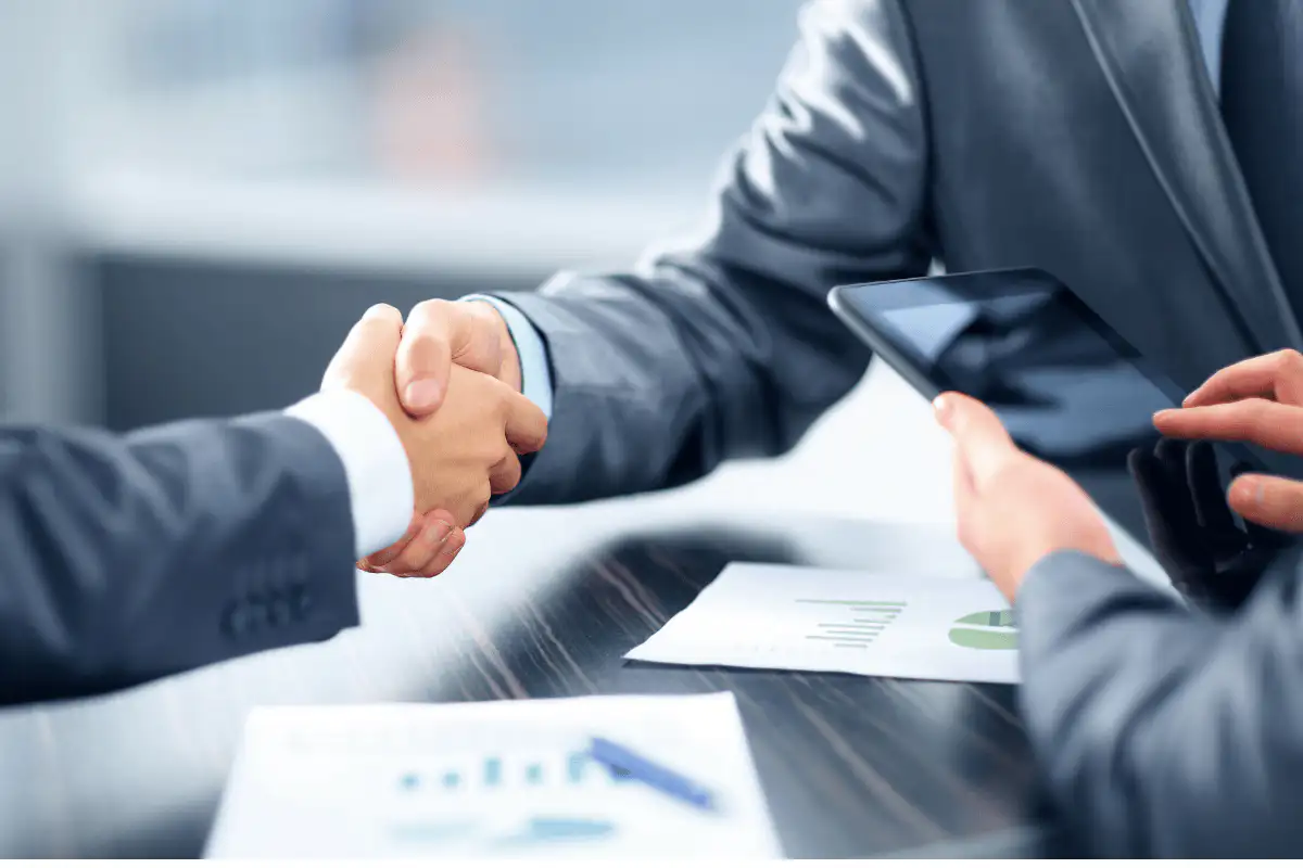 Financiación de empresas y autónomos: acuerdo con el banco tras evaluar el dossier.